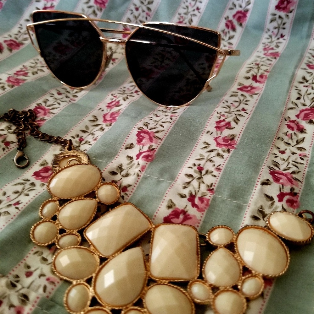 Black sunglasses - Picture 2 of 3
